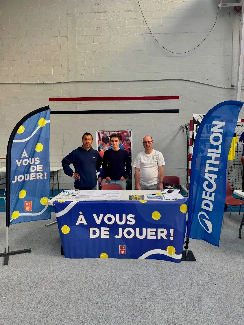 Le stand du club au forum des associations de Savigné-sur-Lathan